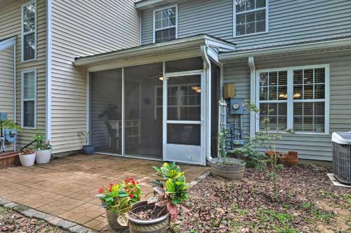 Cozy Townhome With Lanai 15 Mi To Charleston!
