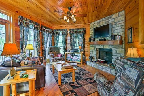 Waterfront Lake Hartwell Cabin With Dock-near Clemson