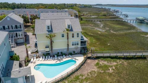 101 Waters Edge - Pool