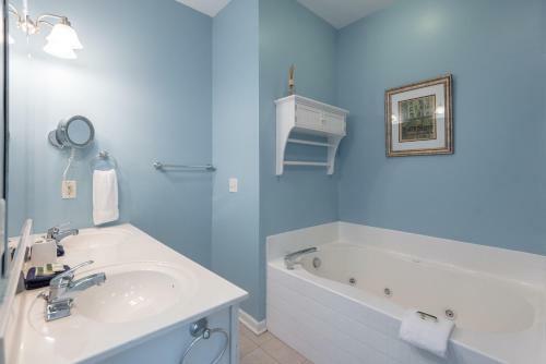 103 Waters Edge ~ 3bed/3bath Townhouse~ Pool~fishing Dock