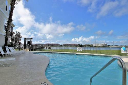 103 Waters Edge ~ 3bed/3bath Townhouse~ Pool~fishing Dock