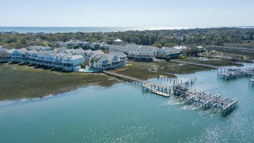 103 Waters Edge ~ 3bed/3bath Townhouse~ Pool~fishing Dock
