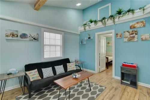 23 Center St - Sunny Side Up - Upstairs Apartment