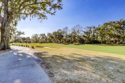 Hickory Cove 18