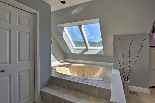 Apartamento Colorful Condo Steps To Harbor And Beach Access!