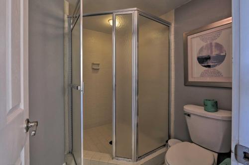 Apartamento Colorful Condo Steps To Harbor And Beach Access!