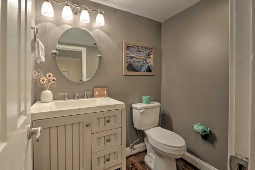 Apartamento Colorful Condo Steps To Harbor And Beach Access!