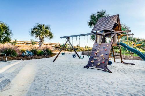 Island Club 10-109