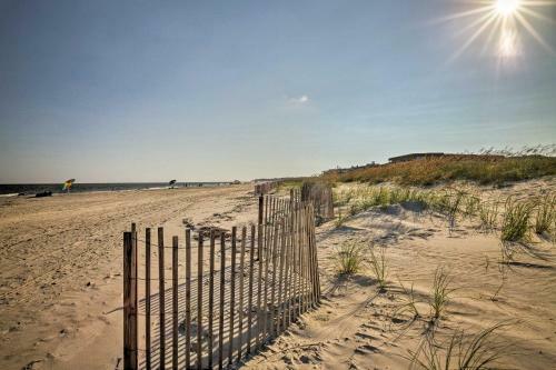 Apartamento Coastal Condo With Resort Amenities - Steps To Beach!