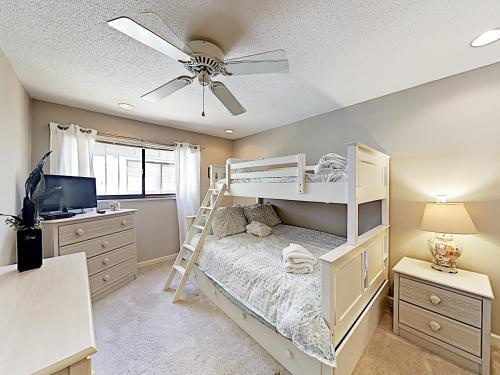 Apartamento Queens Grant Unit 740 Condo