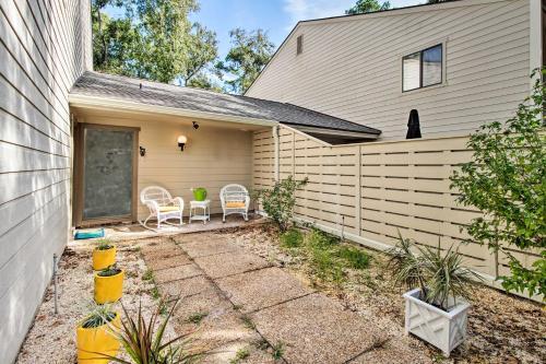 Renovated Villa With 1st-floor Master Walk To Beach