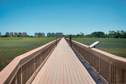 Apartamento Coveted Top-floor Corner Unit - Foosball, Balcony Condo