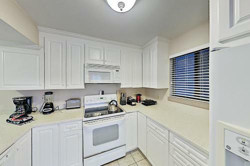 Apartamento Coveted Top-floor Corner Unit - Foosball, Balcony Condo