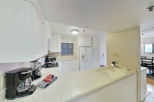 Apartamento Coveted Top-floor Corner Unit - Foosball, Balcony Condo