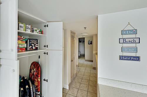 Apartamento Coveted Top-floor Corner Unit - Foosball, Balcony Condo