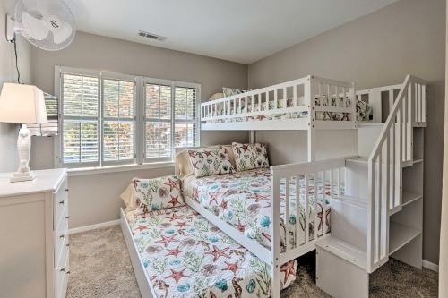 Beach Pebble Townhome About Quarter Mile To Ocean!