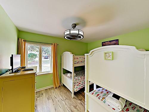 New Listing! Cute Home With Big Backyard, Near Beach Home