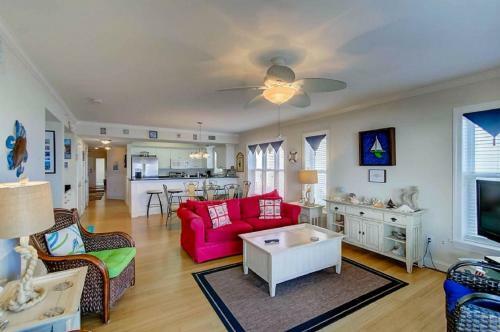 1010 Ocean Palms 201