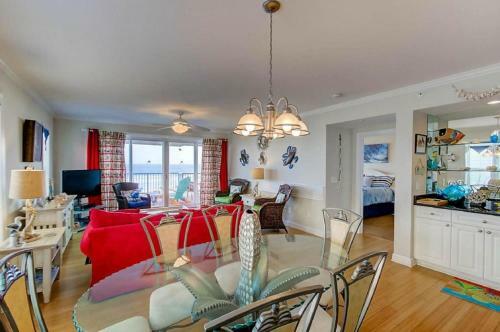 1010 Ocean Palms 201