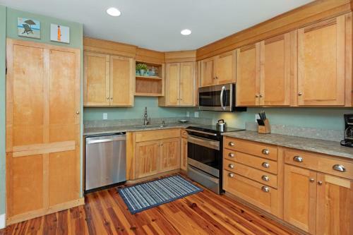 1030 Sparrow Pond Cottage