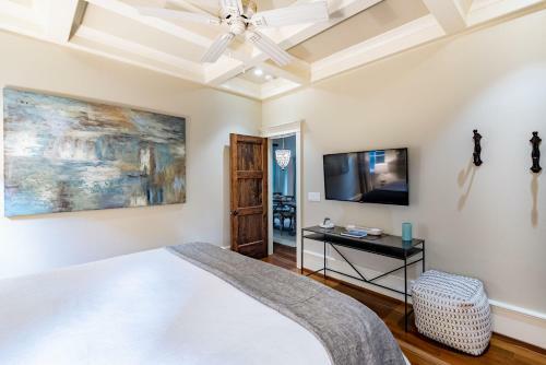 5518 Cypress Point