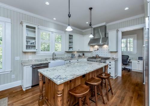162 Surfsong Road