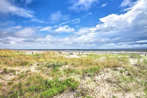 Remodeled Cottage On Sparrow Pond, Walk To Beach!