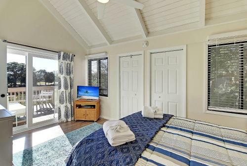 Updated Seabrook Villa -- Near Beach & Pool! Villa