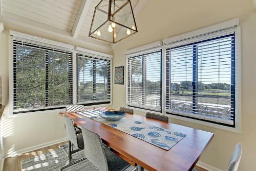 Updated Seabrook Villa -- Near Beach & Pool! Villa