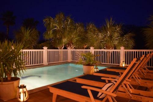 1 Palm Court