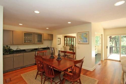 7 Edgewater Ally