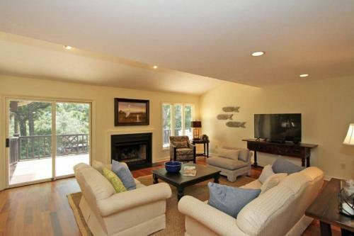 7 Edgewater Ally