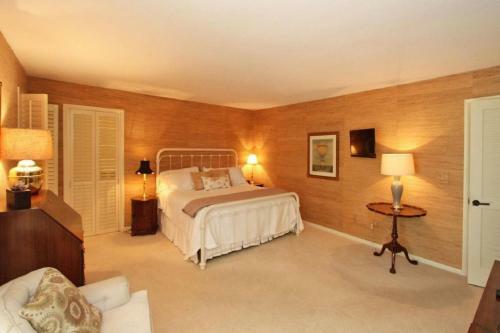 7 Edgewater Ally