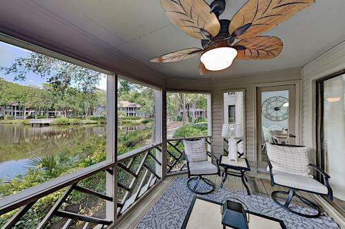 Updated Beach Villa With Private Lagoon-view Balcony Villa
