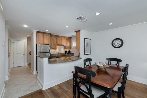 Villa 1380 Fairway Oaks