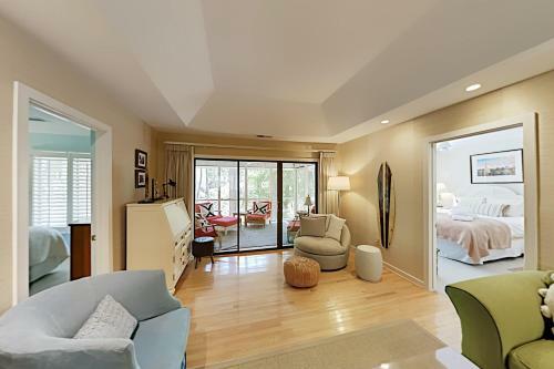 Charming Creekside Cottage With Pool & Screened Porch Home