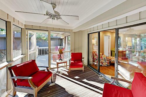 Charming Creekside Cottage With Pool & Screened Porch Home