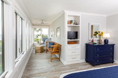 4304 Windswept Villa