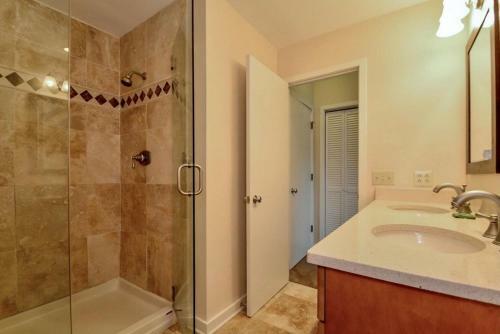 4586 Parkside Villa