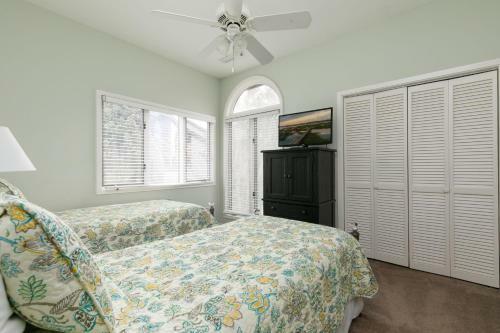 4586 Parkside Villa