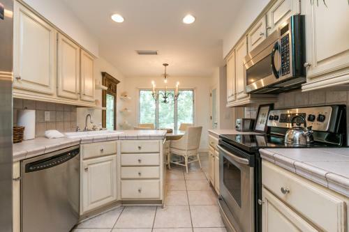 4758 Tennis Club Villa