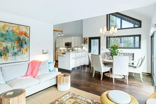 4587 Parkside Villa