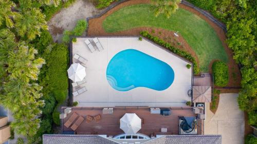 100 Surfsong Road