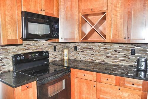 Apartamento 6000 Windsor Green Way 301 Condo