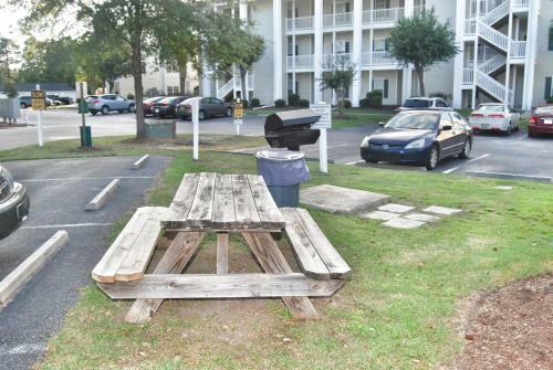 Apartamento 6000 Windsor Green Way 301 Condo