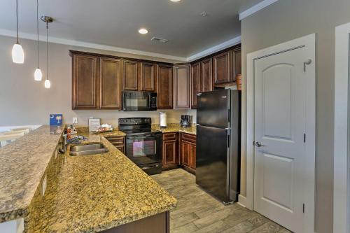 Myrtle Beach Home With Pool Access - Walk To Beach!