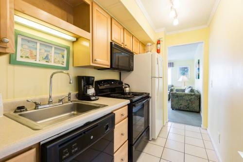 Hotel A Place At The Beach By Capital Vacations