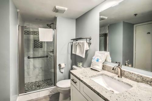 Apartamento Beautiful Lakefront Condo - 5 Min Walk To Beach!