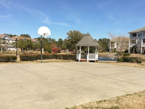 Apartamento New Listing! Coastal Condo With Pools On Golf Course Condo