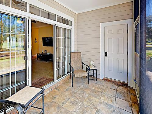 Apartamento New Listing! Coastal Condo With Pools On Golf Course Condo